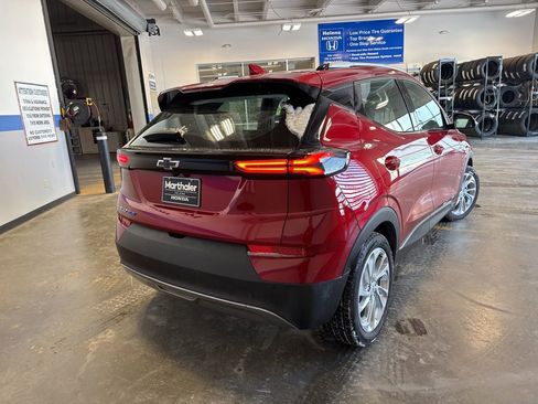 Used 2023 Chevrolet Bolt EUV LT w/ Comfort Package image 5