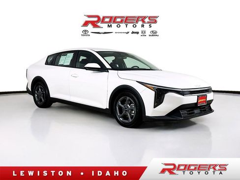 Used 2025 Kia K4 LXS image 1