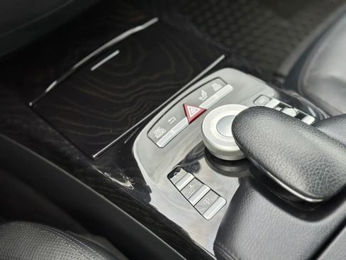 Used 2013 Mercedes-Benz S 550 4MATIC image 32