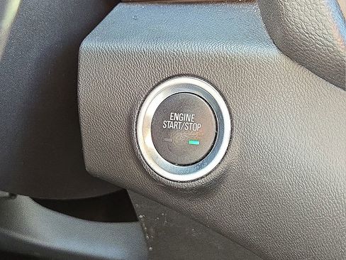 Used 2024 GMC Terrain SLT image 33