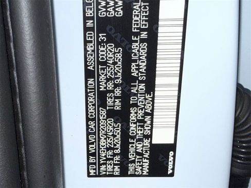 Used 2024 Volvo C40 P8 Recharge Ultimate image 31