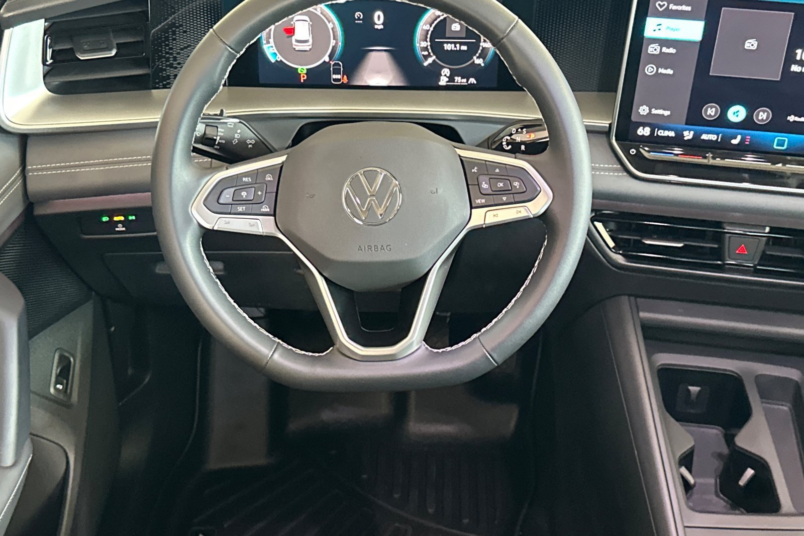 Used 2025 Volkswagen Tiguan SE AWD/4WD image 11