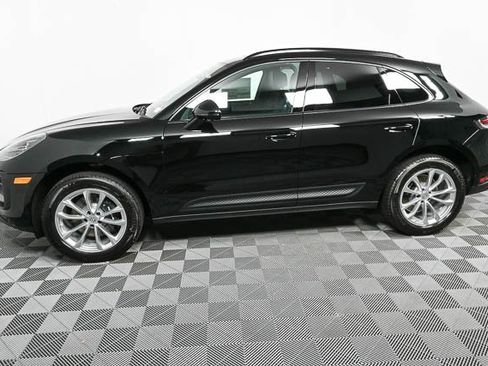 Certified 2025 Porsche Macan image 2