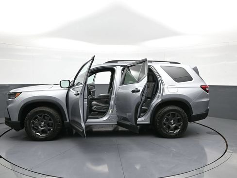 Used 2024 Honda Pilot TrailSport image 44