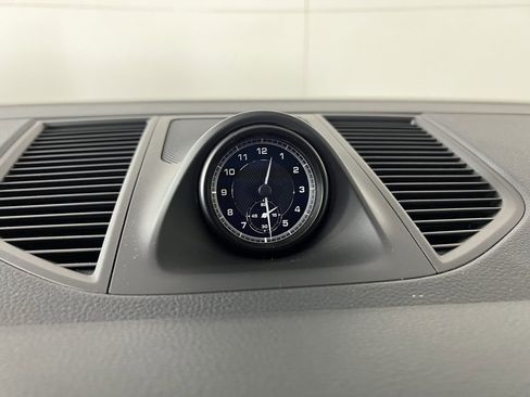 Certified 2025 Porsche Macan image 30