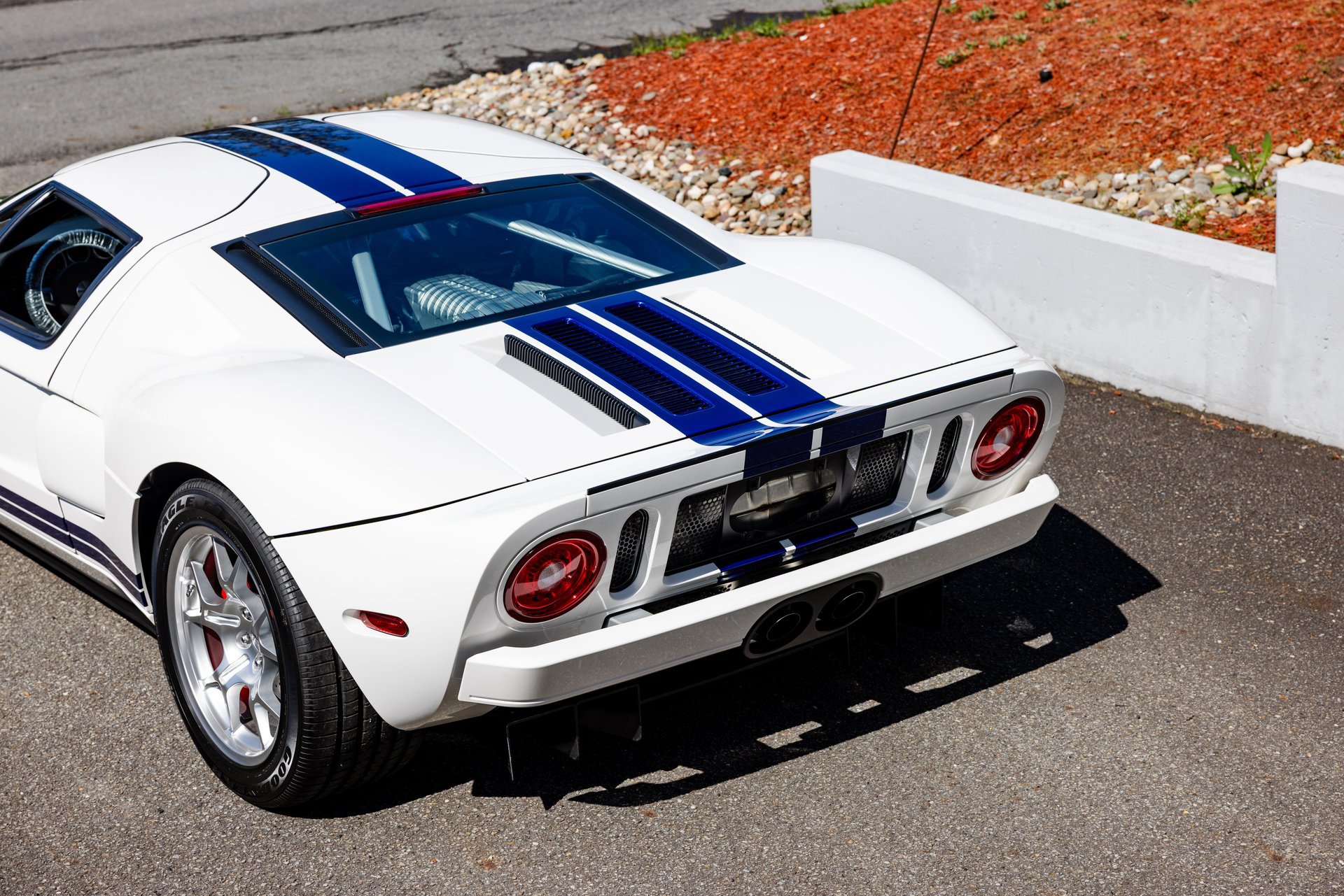 Used 2006 Ford GT RWD image 31