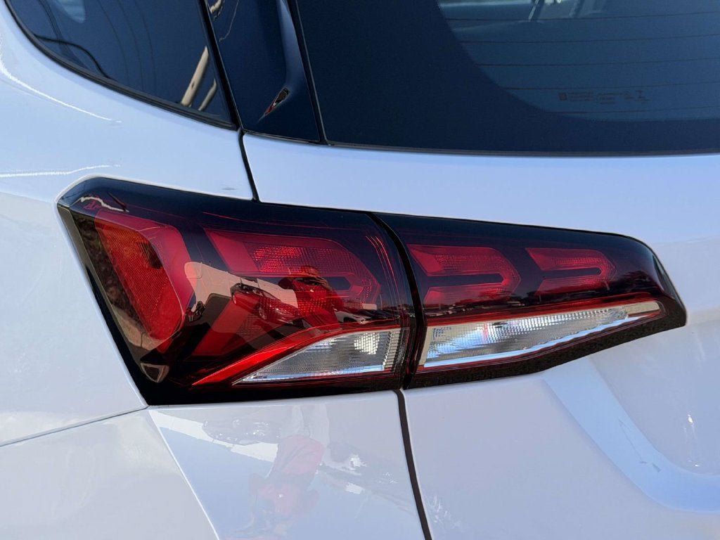 Used 2023 Chevrolet Equinox LS FWD image 9