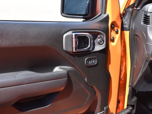 Used 2025 Jeep Gladiator Rubicon w/ Technology Group image 24