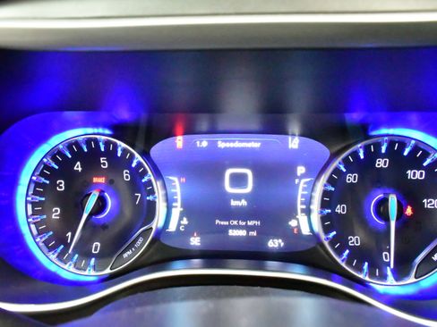 Used 2023 Chrysler Pacifica Touring-L FWD image 21