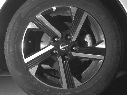 Used 2025 Nissan Sentra SV FWD image 13