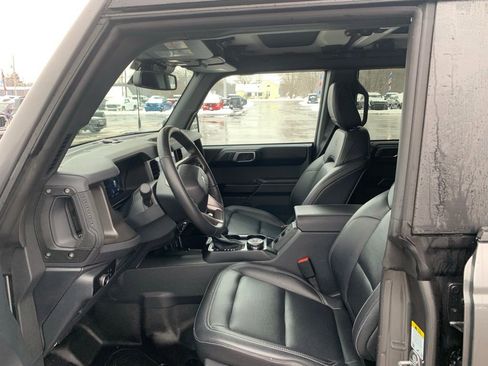 Used 2025 Ford Bronco Badlands image 11