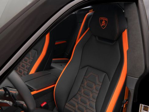 Used 2026 Lamborghini Urus SE AWD/4WD image 16