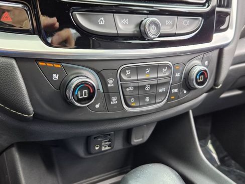 Used 2022 Chevrolet Traverse Premier w/ Redline Edition FWD image 23
