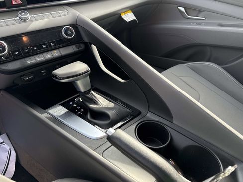 Certified 2024 Hyundai Elantra SEL image 25