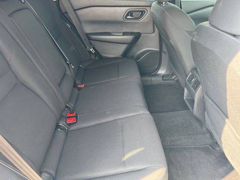 Used 2024 Nissan Rogue S FWD image 10