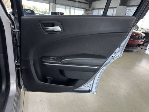 Used 2015 Dodge Charger SE RWD image 14