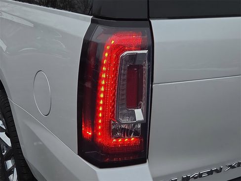 Used 2019 GMC Yukon XL Denali w/ Denali Ultimate Package image 10