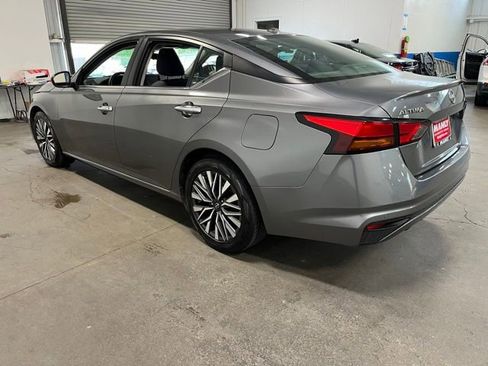 Used 2024 Nissan Altima 2.5 SV FWD image 5