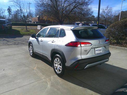 Used 2025 Toyota Corolla Cross L image 10