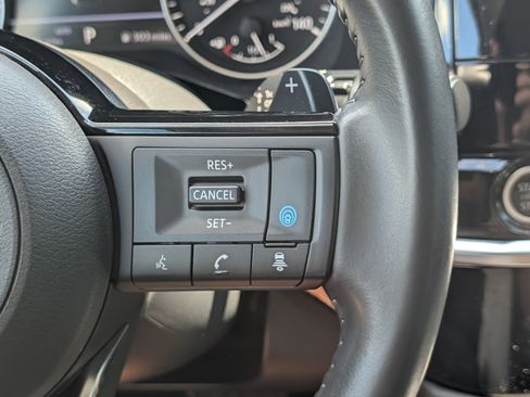 Used 2023 Nissan Pathfinder SV AWD/4WD image 23