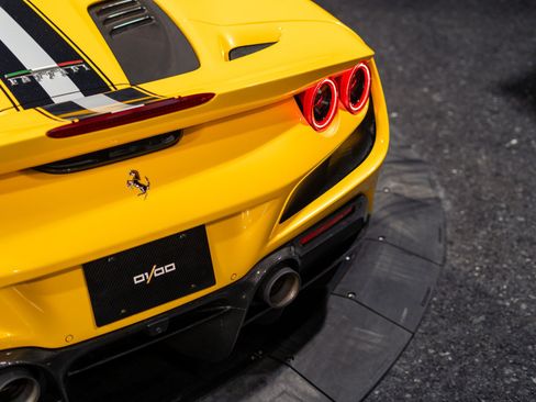 Used 2021 Ferrari F8 Tributo RWD image 34