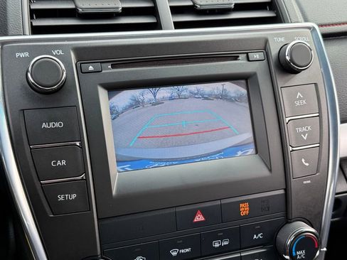 Used 2015 Toyota Camry LE image 23