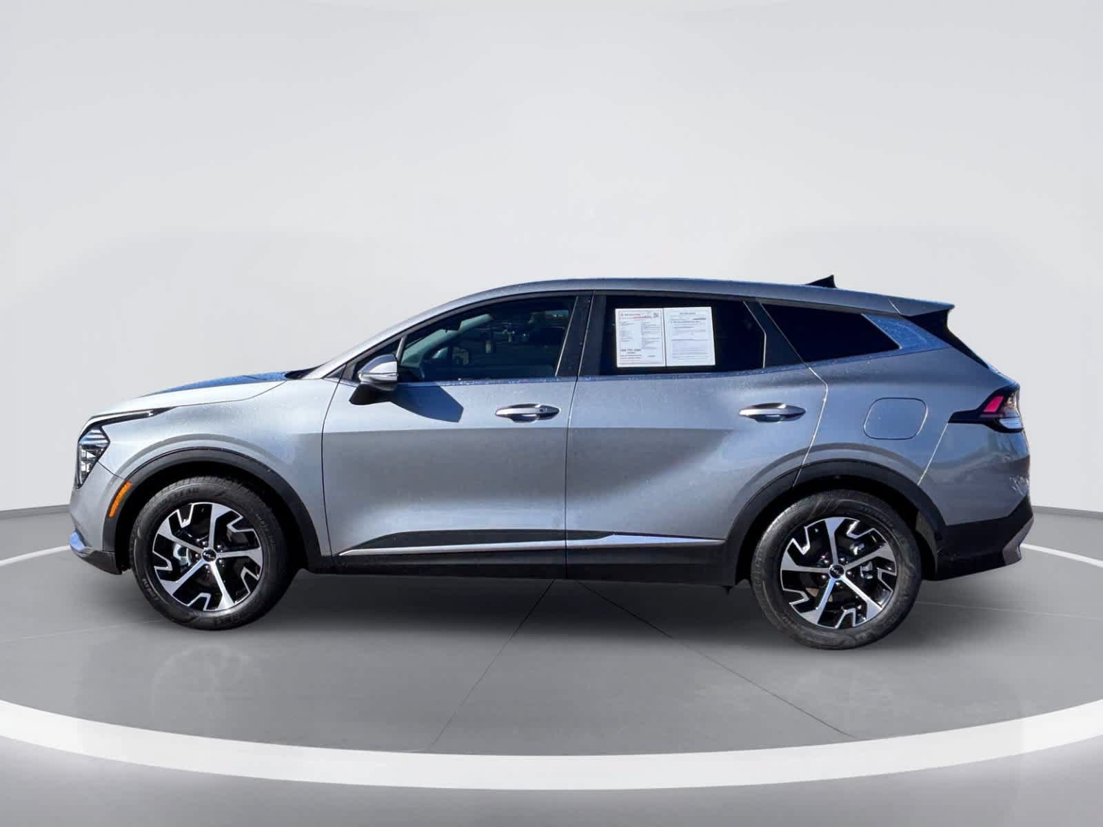 Used 2024 Kia Sportage EX FWD image 4