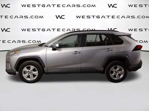Used 2021 Toyota RAV4 XLE w/ Convenience Package FWD image 5