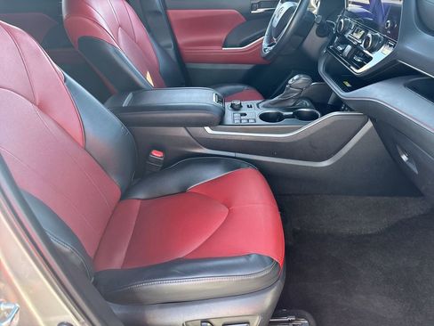 Used 2023 Toyota Highlander L image 29