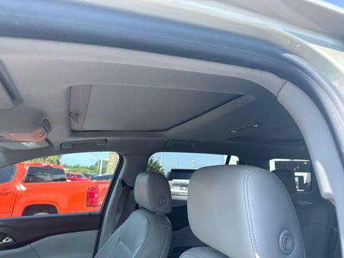 Used 2017 GMC Acadia SLT AWD/4WD image 7
