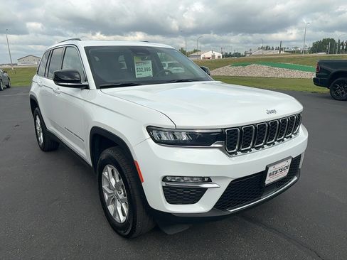 Used 2023 Jeep Grand Cherokee Limited AWD/4WD image 2