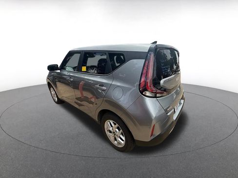 Used 2025 Kia Soul LX w/ LX Technology Package FWD image 3