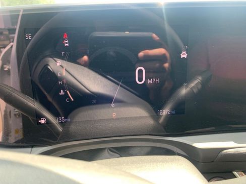 Used 2025 Buick Envista Preferred w/ Convenience II Package FWD image 2