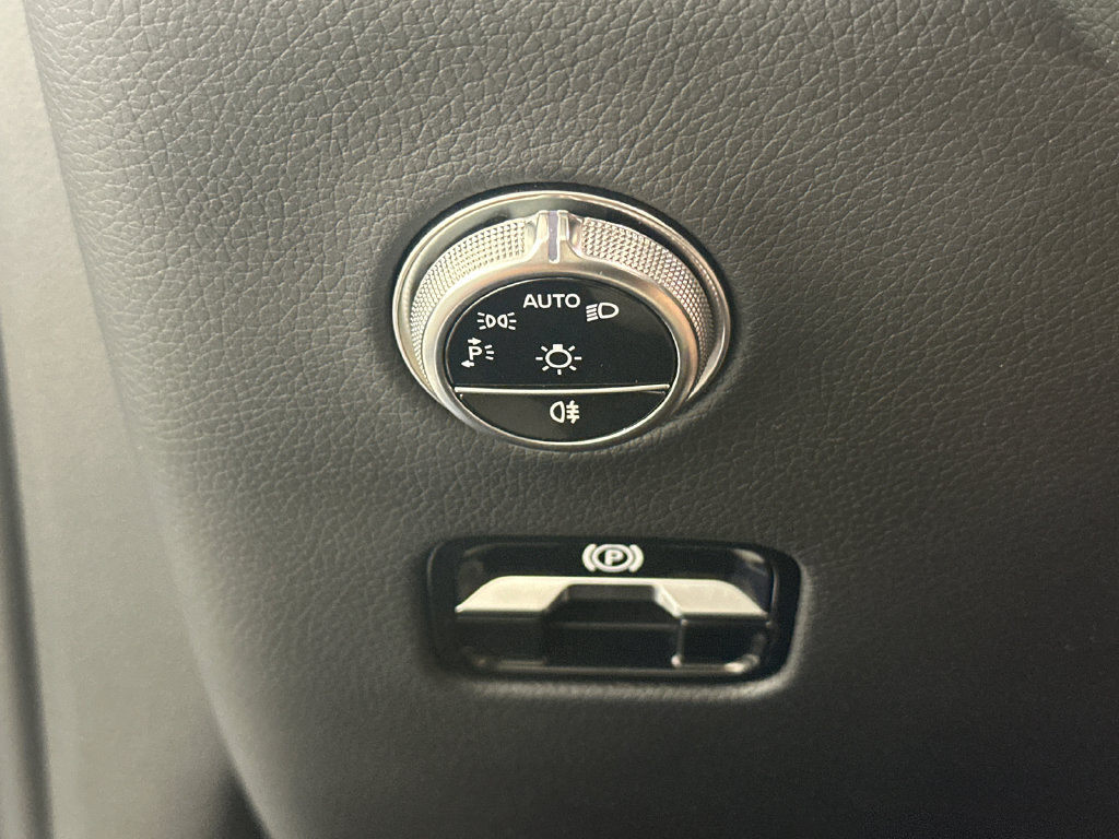 Used 2023 Mercedes-Benz GLC 300 w/ AMG Line image 8