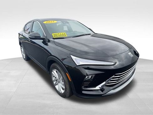 Used 2025 Buick Envista Preferred image 3