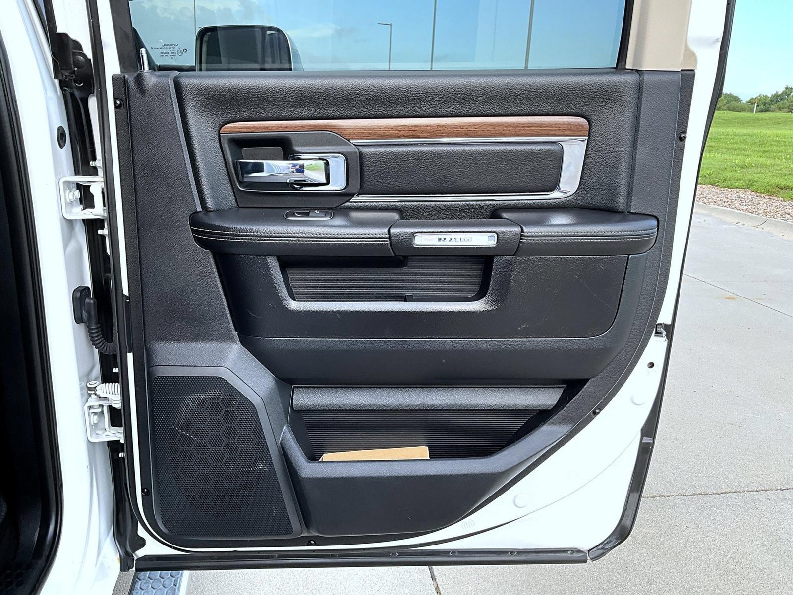 Used 2015 RAM 2500 Laramie w/ Cold Weather Group AWD/4WD image 18