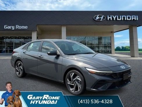 Certified 2025 Hyundai Elantra SEL FWD image 2