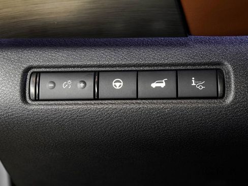 Used 2025 Nissan Pathfinder Platinum AWD/4WD image 42