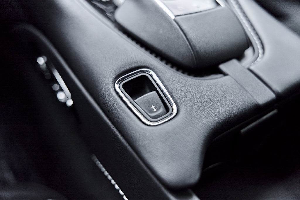 Used 2023 Aston Martin DBS Coupe RWD image 59