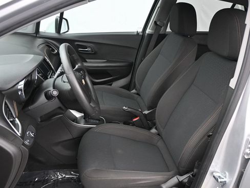 Used 2022 Chevrolet Trax LS w/ Tint and Cruise Package AWD/4WD image 15