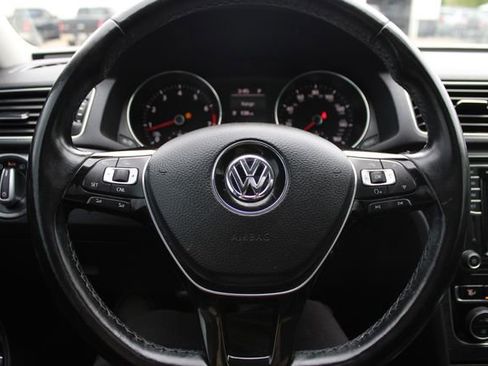 Used 2017 Volkswagen Passat 1.8T SE FWD image 11