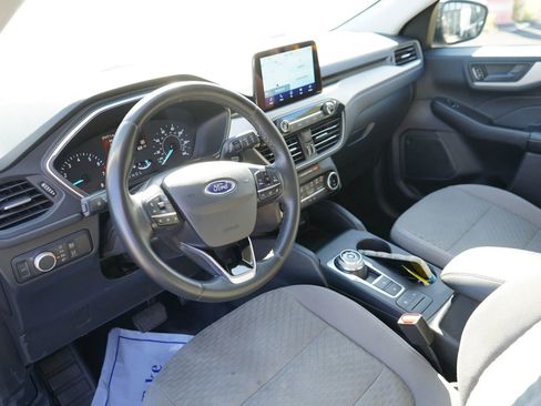 Used 2022 Ford Escape SE w/ SE Sport Appearance Package image 8