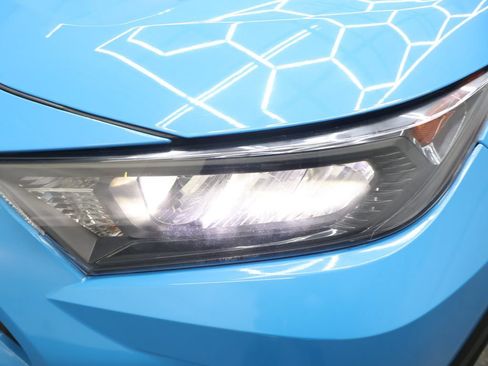 Used 2021 Toyota RAV4 LE AWD/4WD image 28