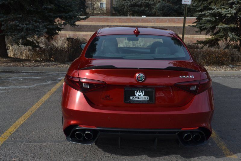 Used 2018 Alfa Romeo Giulia Quadrifoglio RWD image 11
