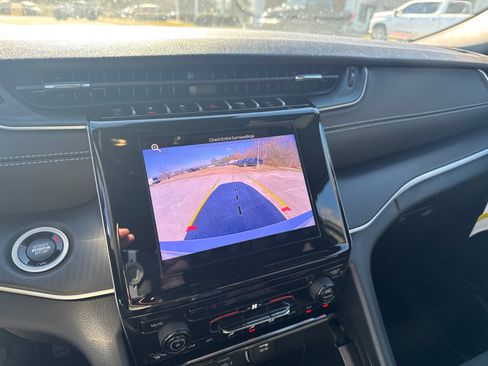 New 2025 Jeep Grand Cherokee L Laredo image 23