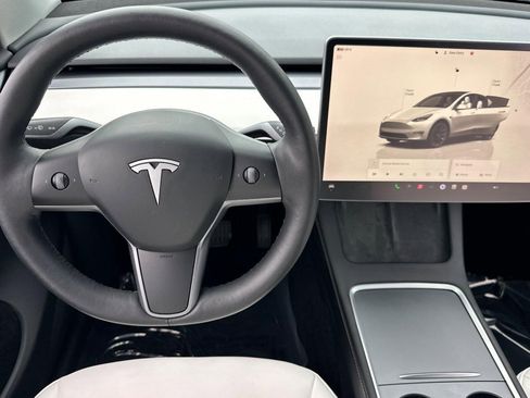 Used 2023 Tesla Model Y Long Range AWD/4WD image 27