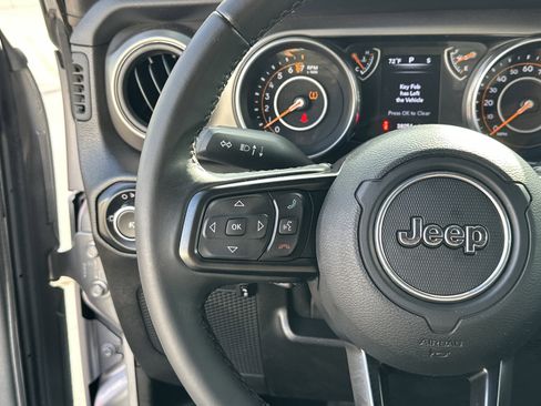 Used 2018 Jeep Wrangler Unlimited Sport S image 27