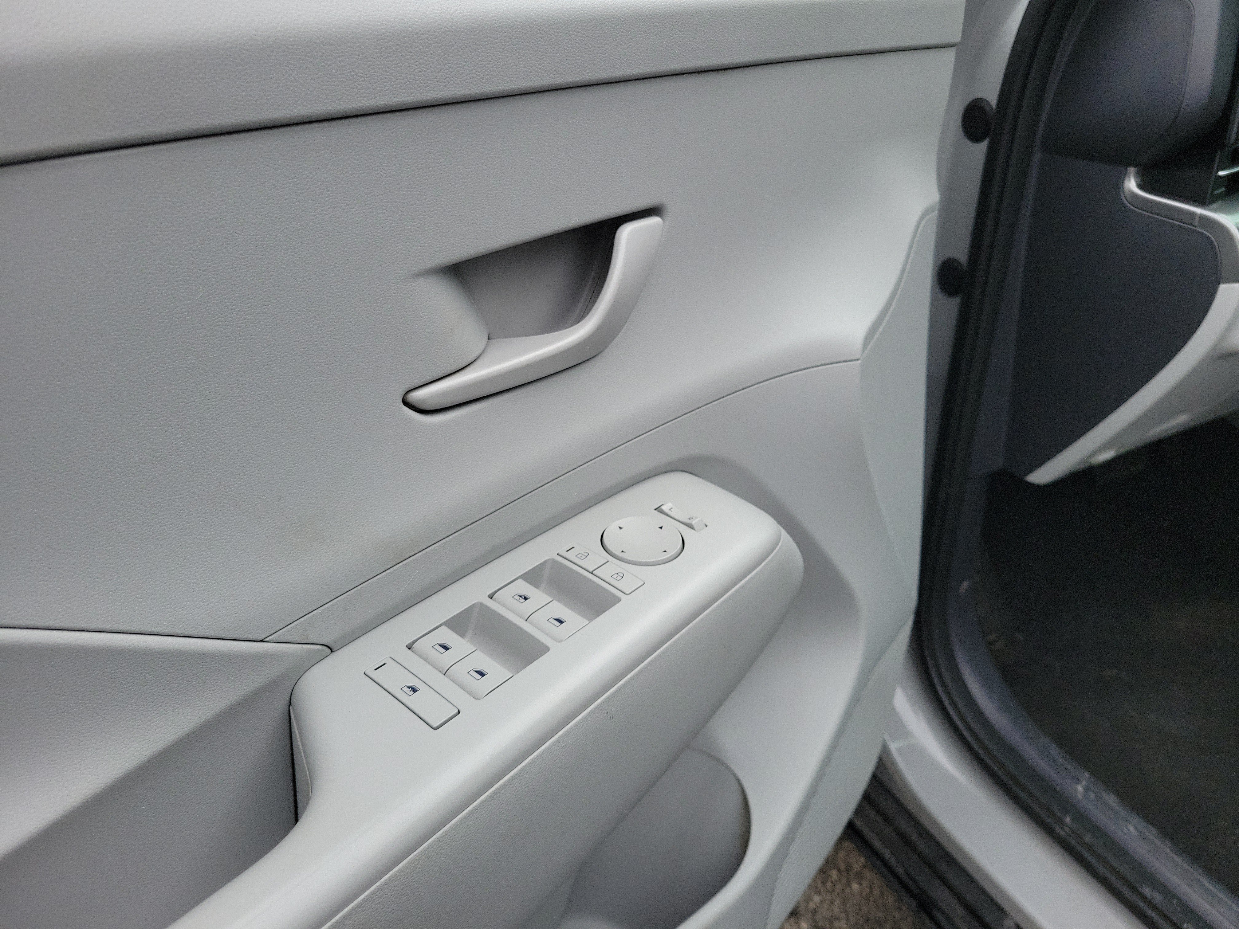 Used 2024 Hyundai Kona SEL AWD/4WD image 18