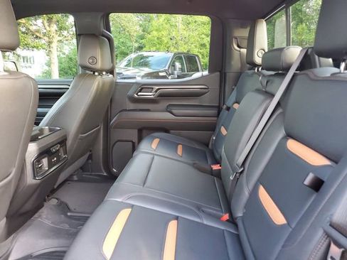 Used 2024 GMC Sierra 1500 AT4 w/ Technology Package AWD/4WD image 11