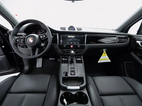 Certified 2025 Porsche Macan Turbo image 13